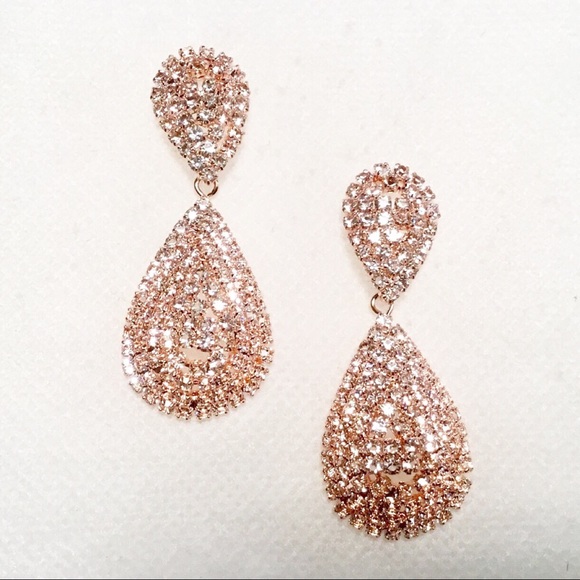 Jewelry - Rosegold Color Bling Earrings